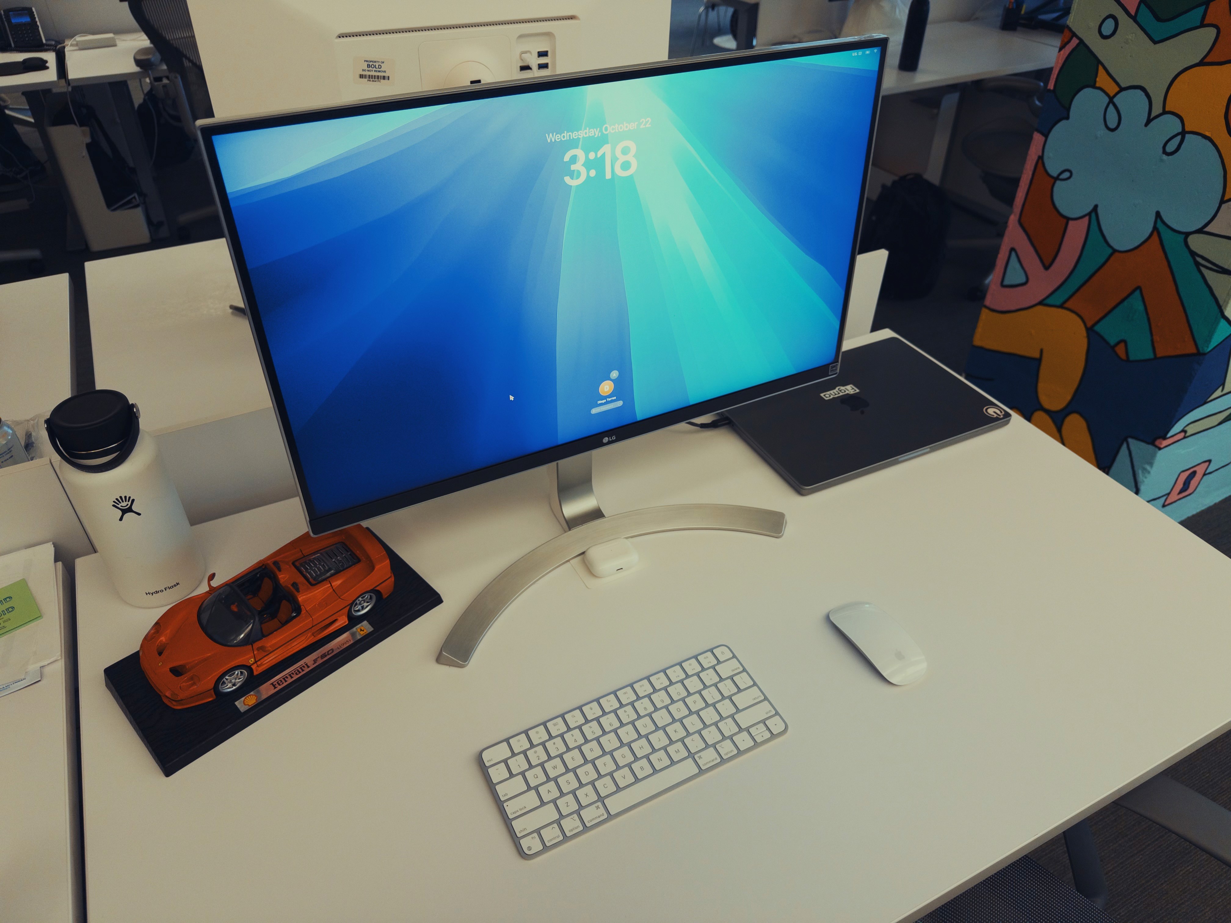 minimal-office-desk-setup-lg-monitor.jpg