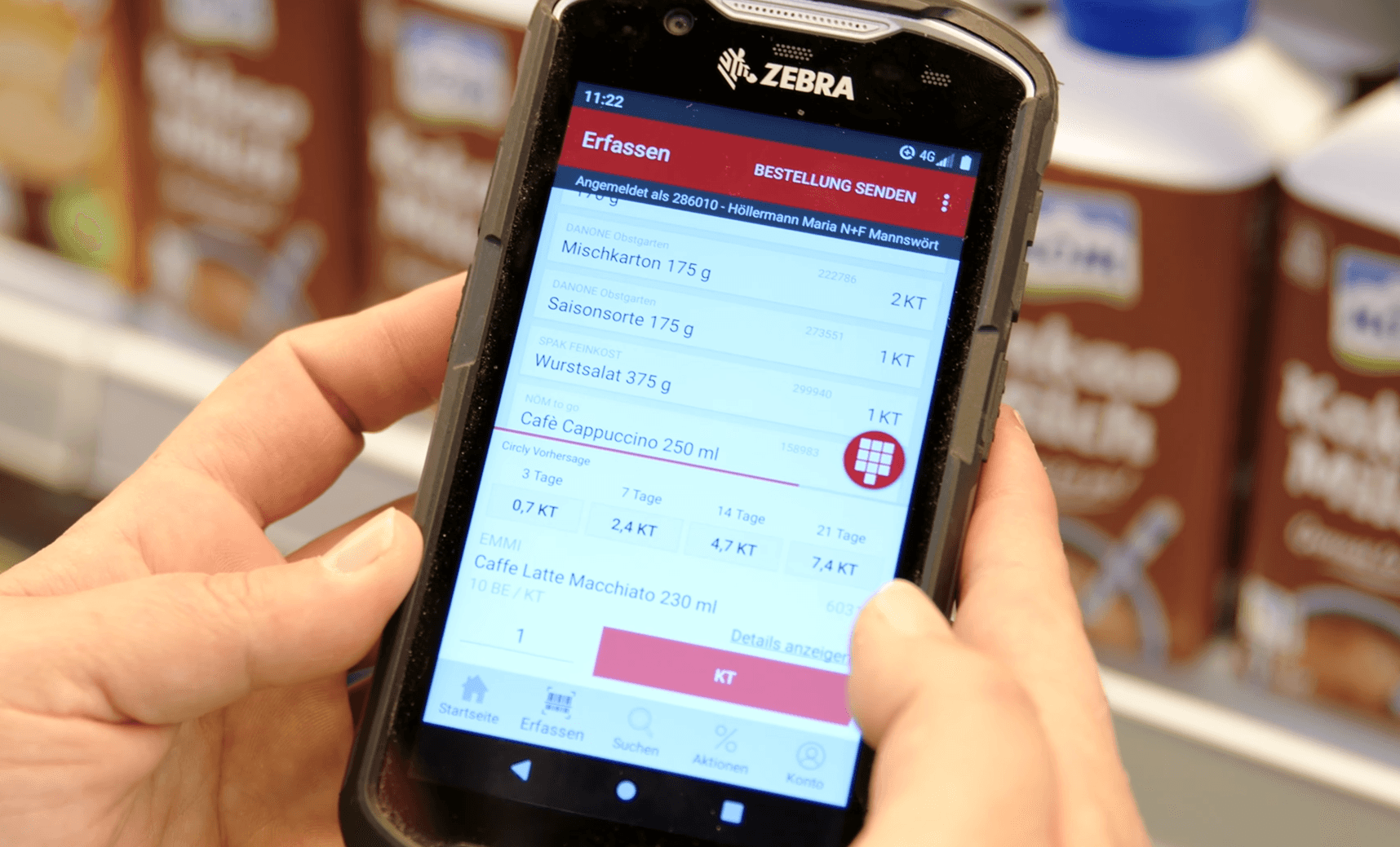 Handscanner zeigt die Circly Absatzprognose direkt im Markt auf dem Display.