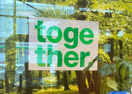 Poster mit dem Wort "together" in bolder grüner Typo gesetzt, gestaltet von Design for Human Nature.