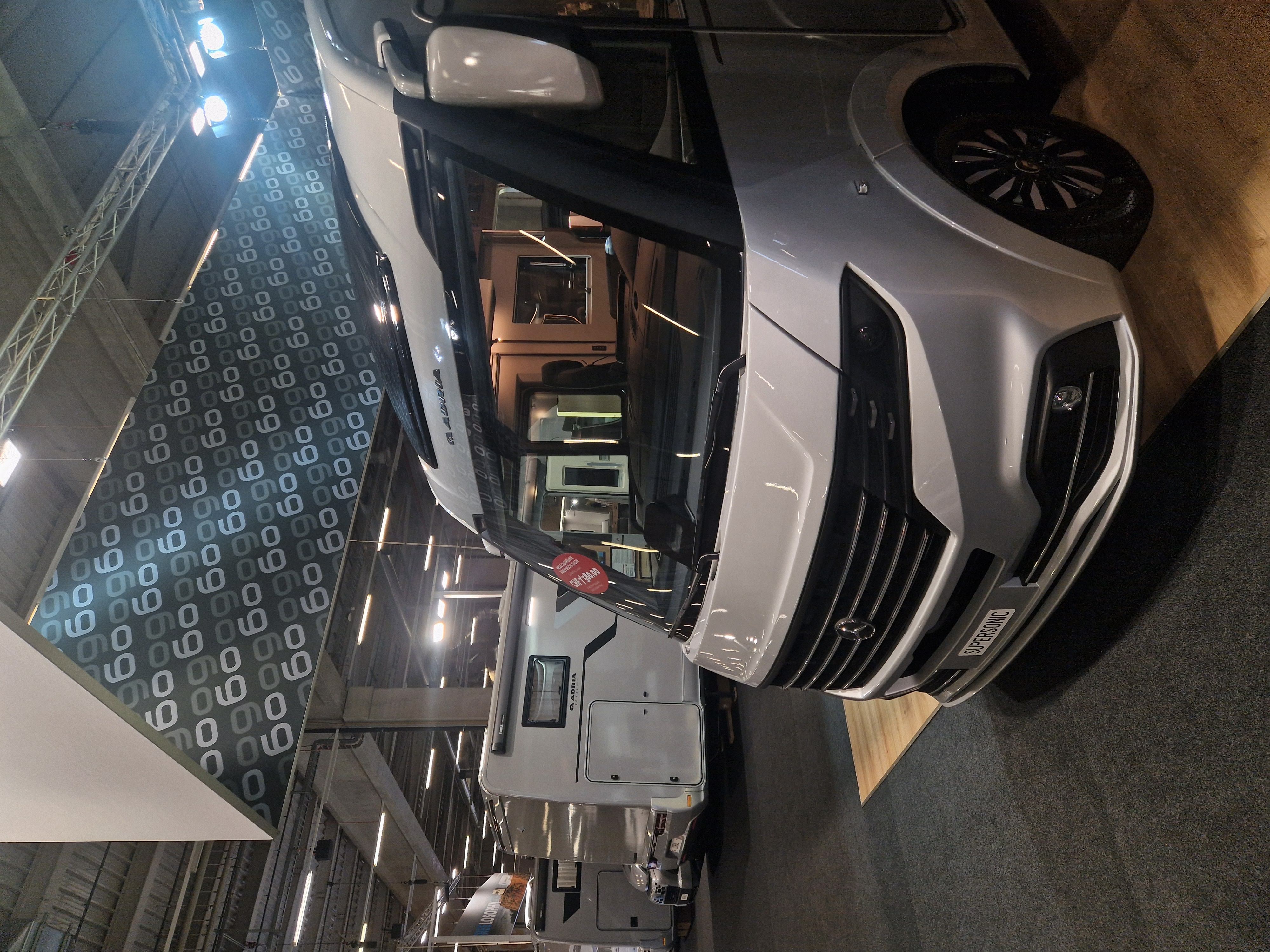 Detailreinigung grosser und spezieller Fahrzeuge im Rahmen der mobilen Spezialfahrzeug Reinigung in der Schweiz