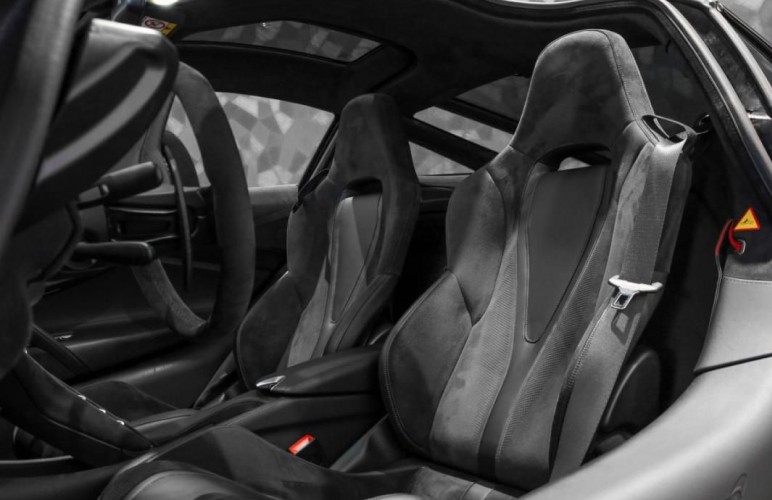 black car steering wheel during daytime