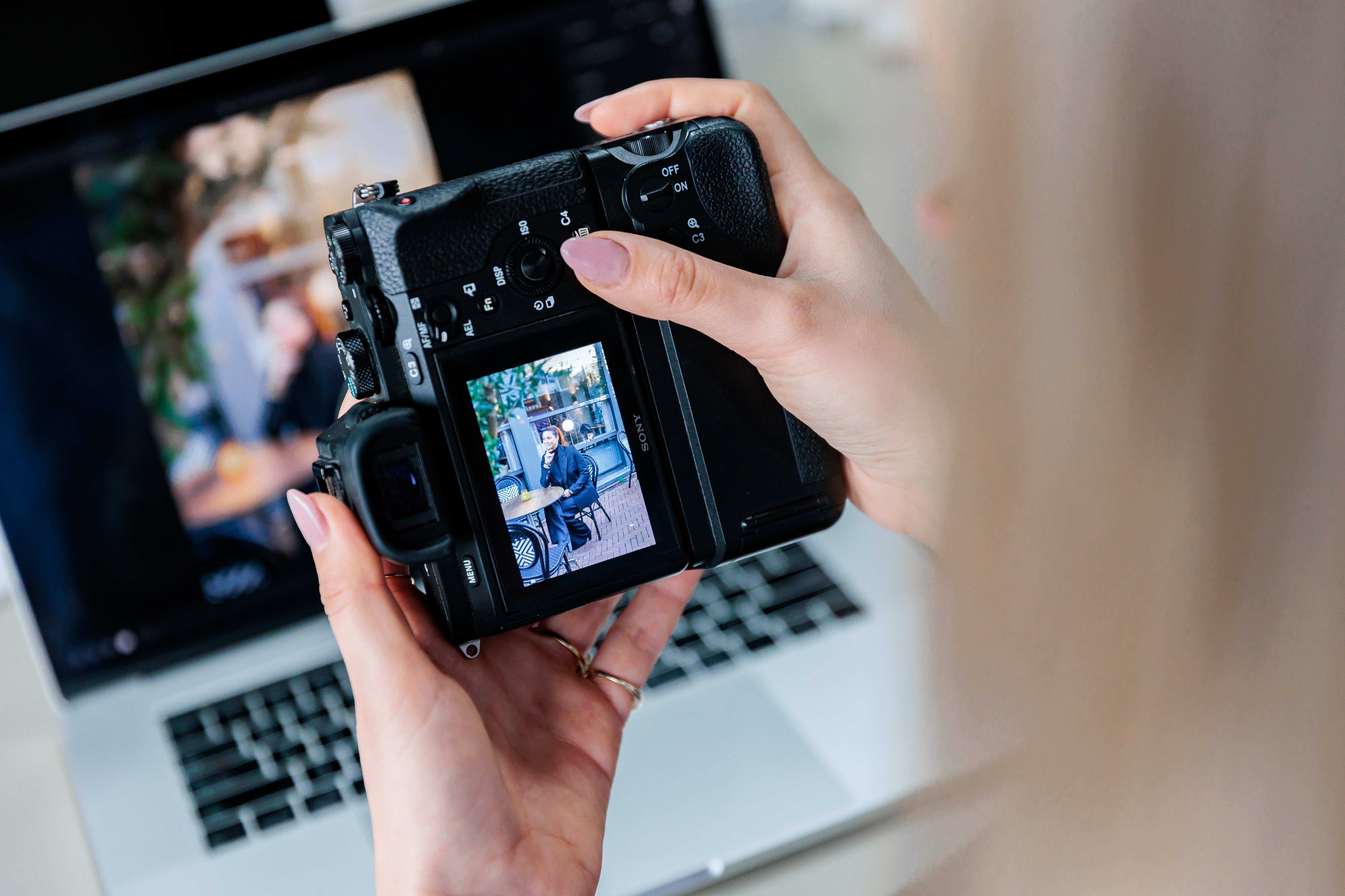 woman showing an iphone