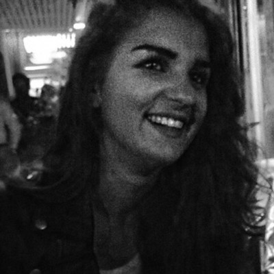 Photo d'Audrey Harel, responsable du pôle relation client chez Solarock, installateur de panneaux solaires