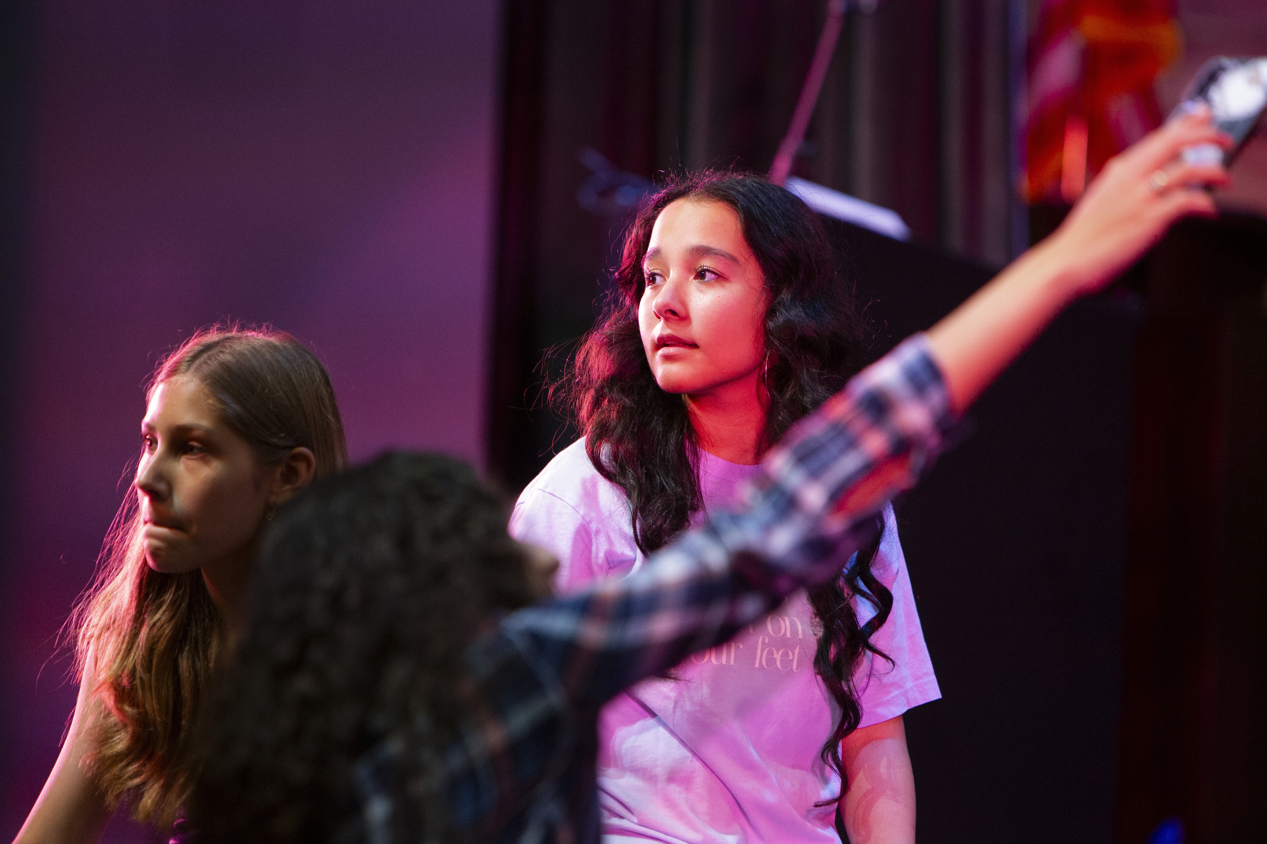 Pre-show cast highlight.