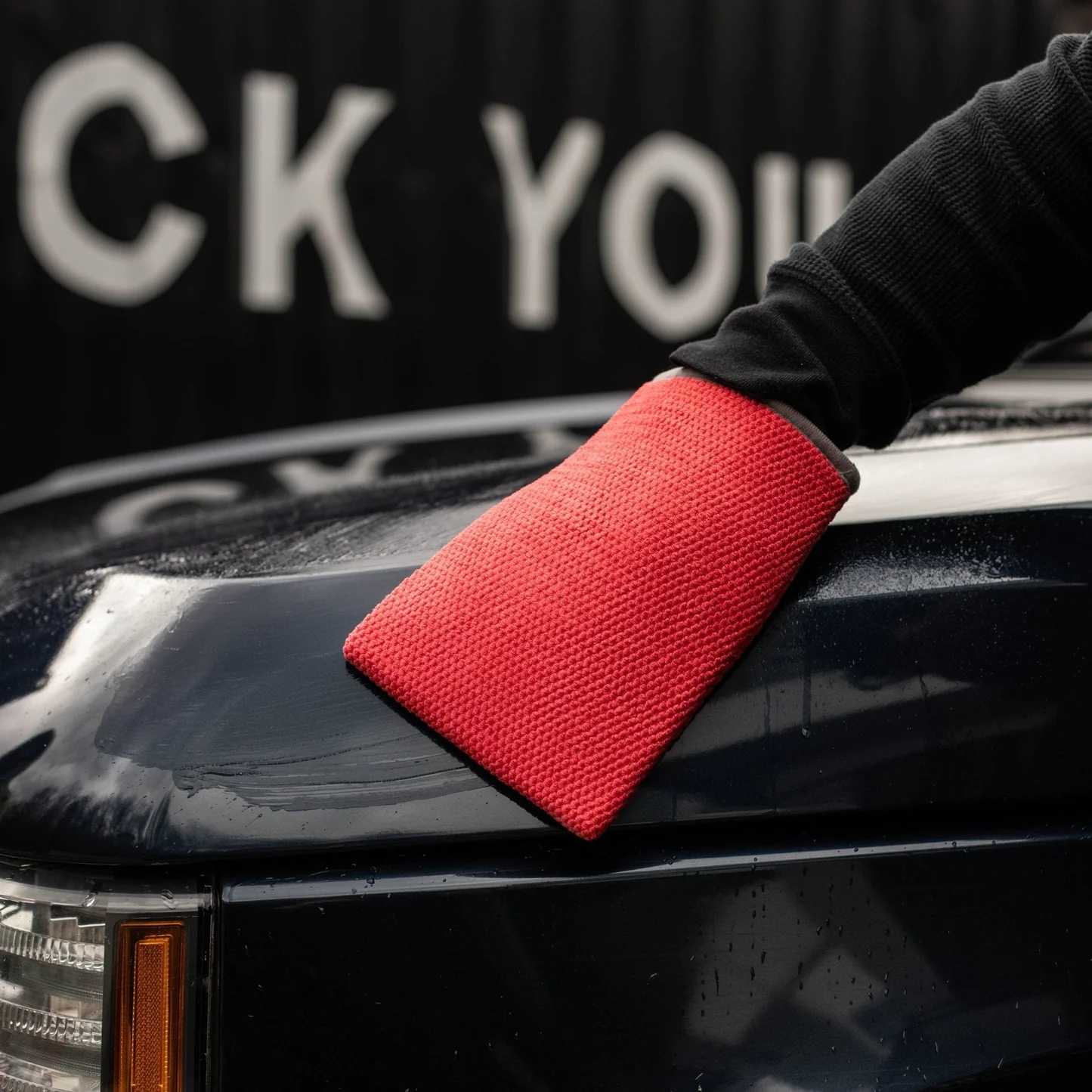 Clay Bar vs Clay Mitt: quale dovresti usare?