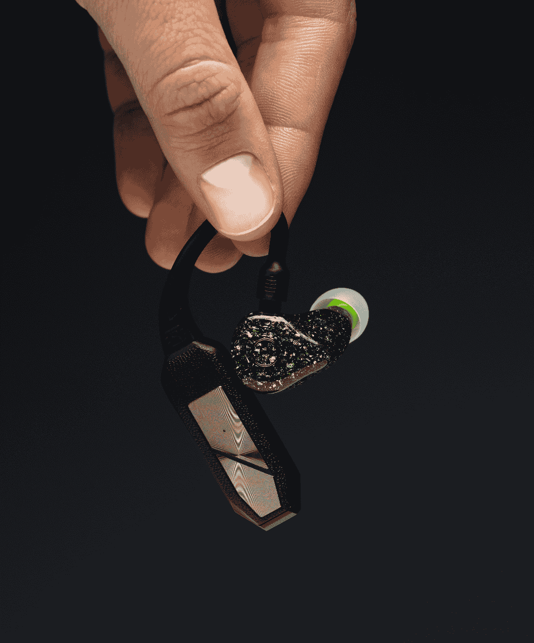 iFi Audio GO POD - in hand - LE STUDIO HIFI