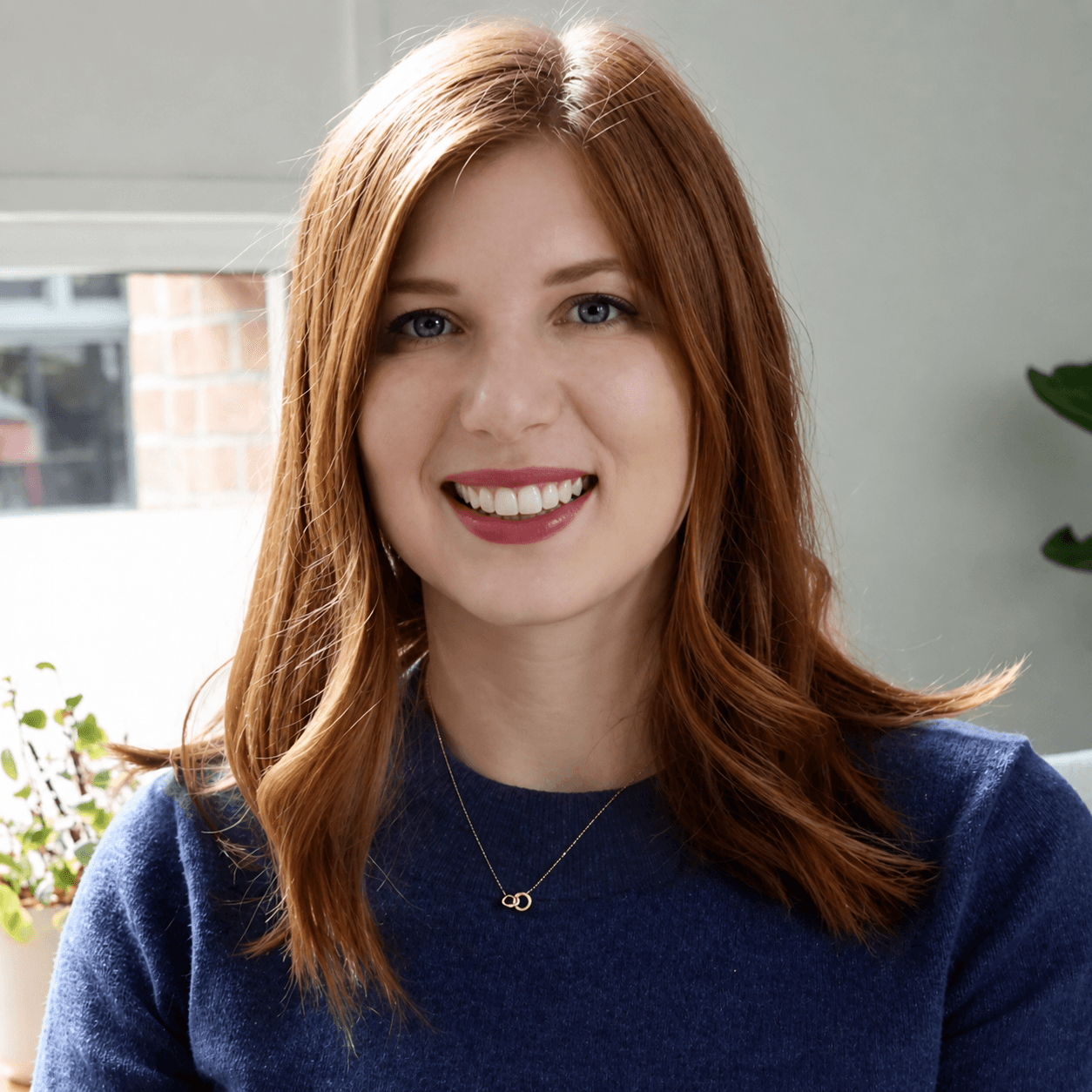 woman on focus photography