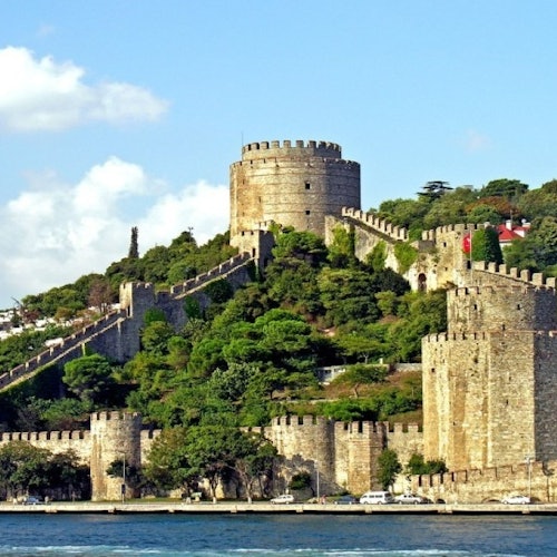 Tekne turundan Rumeli Hisarı manzarası