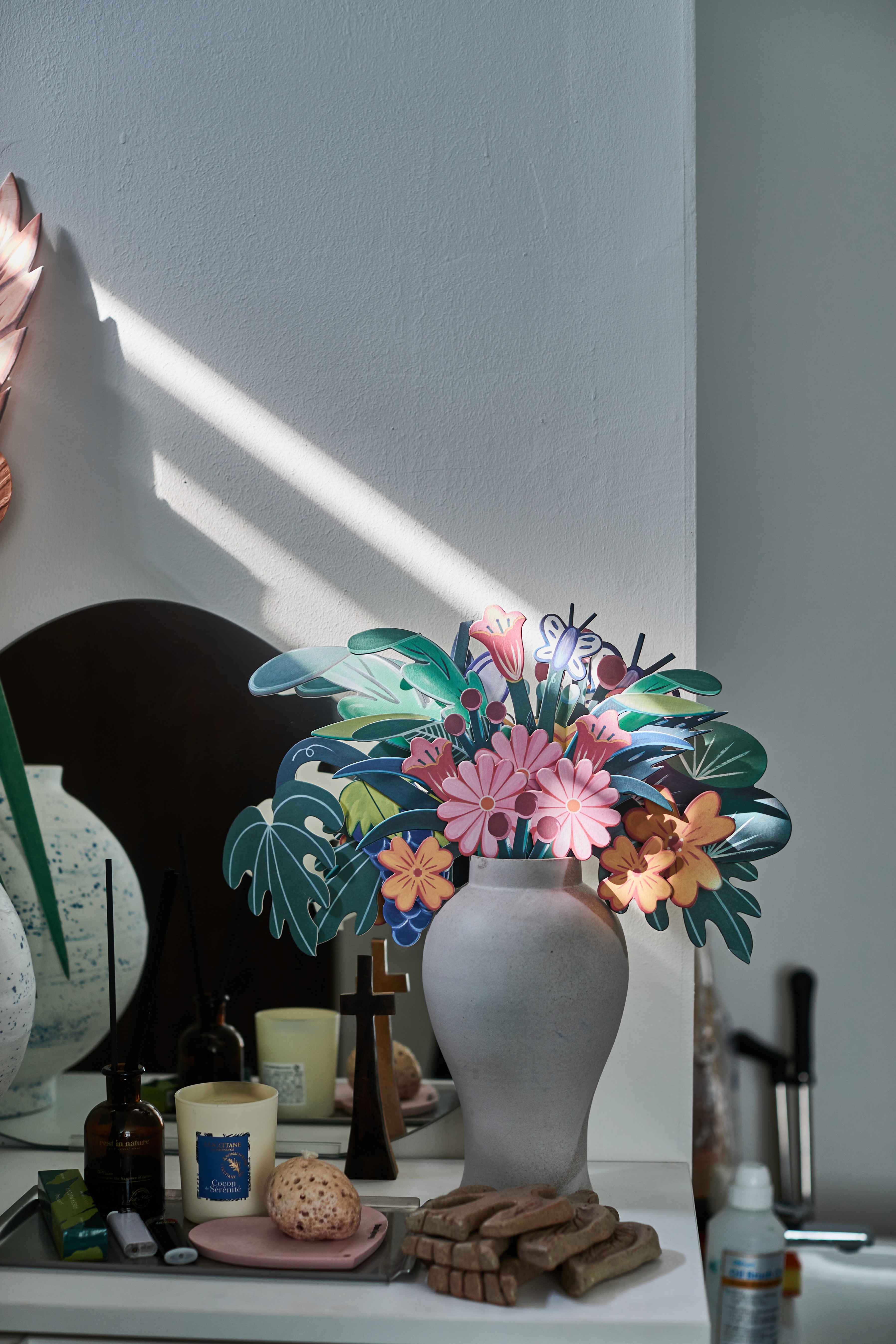 round white and black analog clock