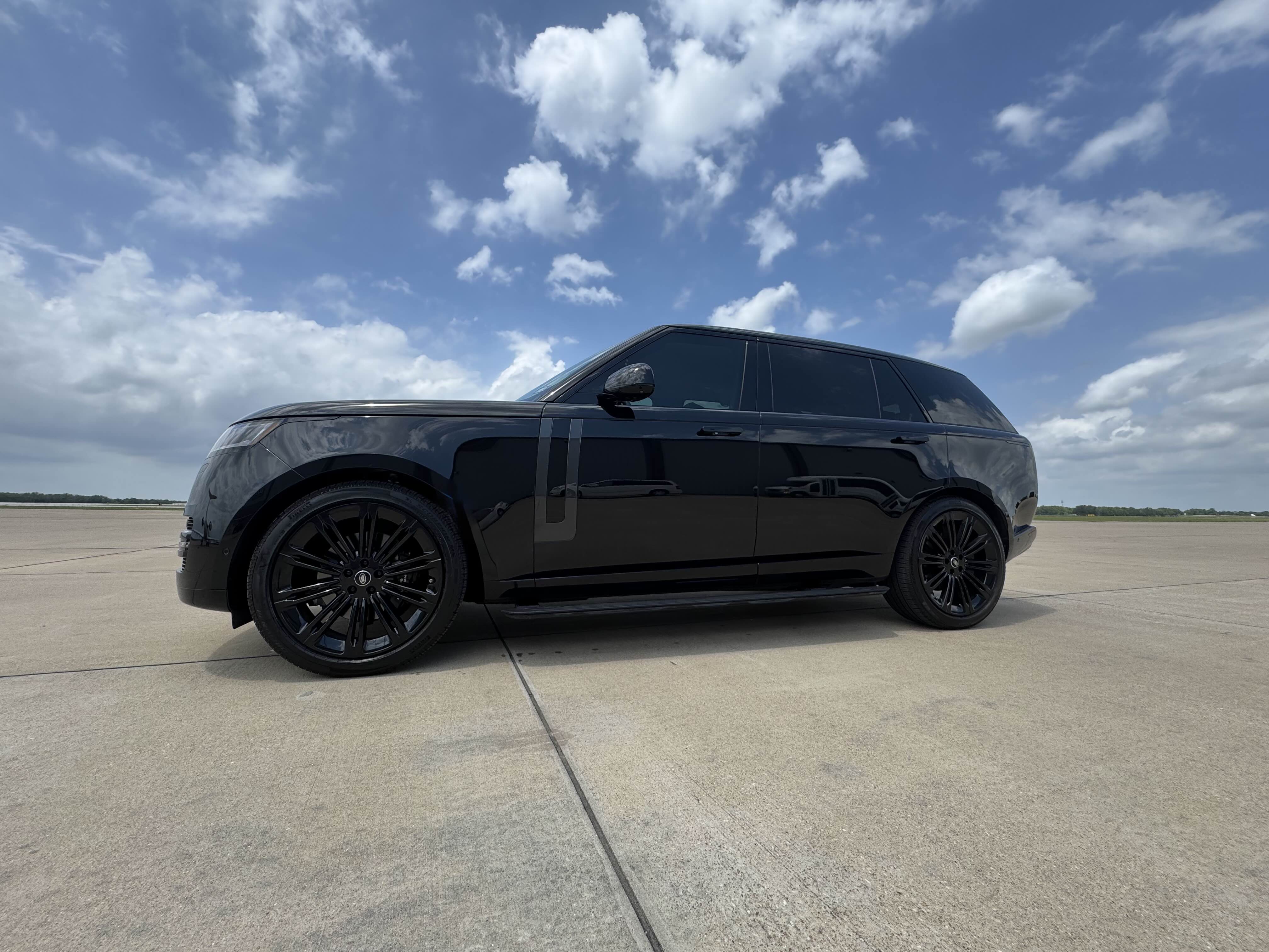 Black Luxurious for Aviture Solution Wesbite