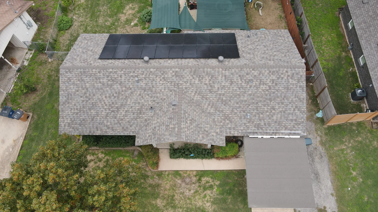 Before replacement: earlier roofing on the same home.