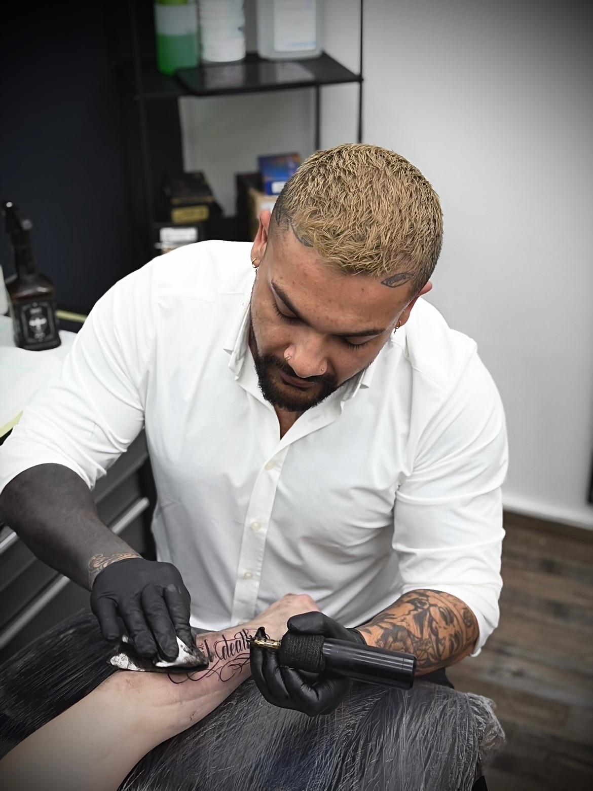 Patrik – Tattoo-Artist bei Blackline V1 Passau