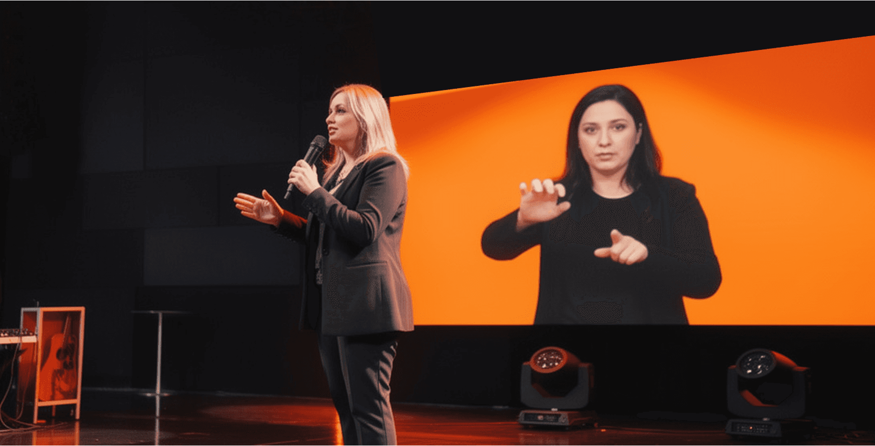 A lady with mic