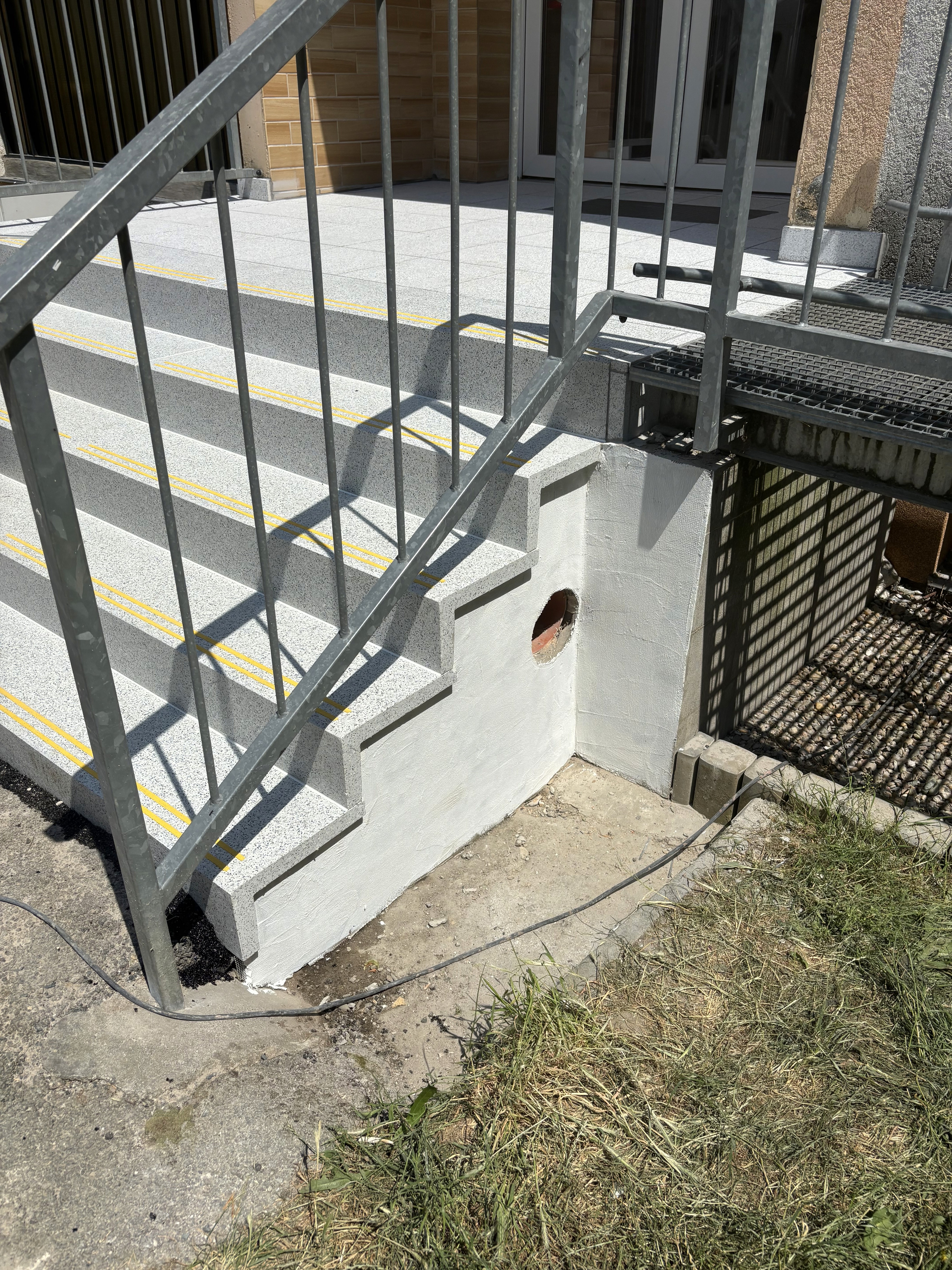 Rekonstrukce vstupních schodišť