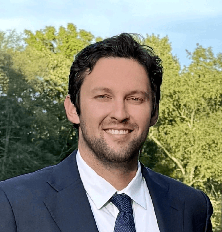 Man in suit and tie outside