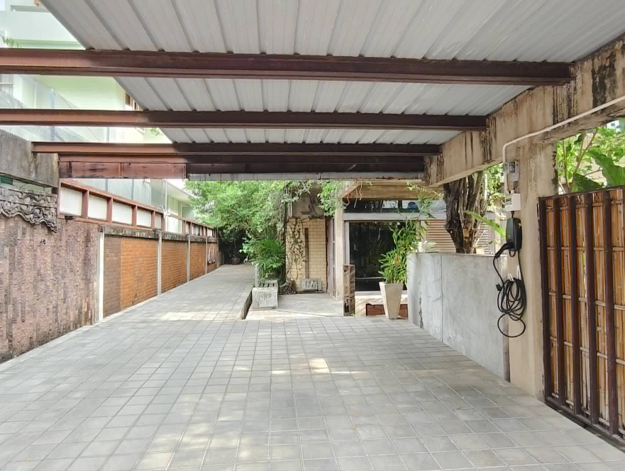 2 Bedroom Pet-Friendly House Phrom Phong 1