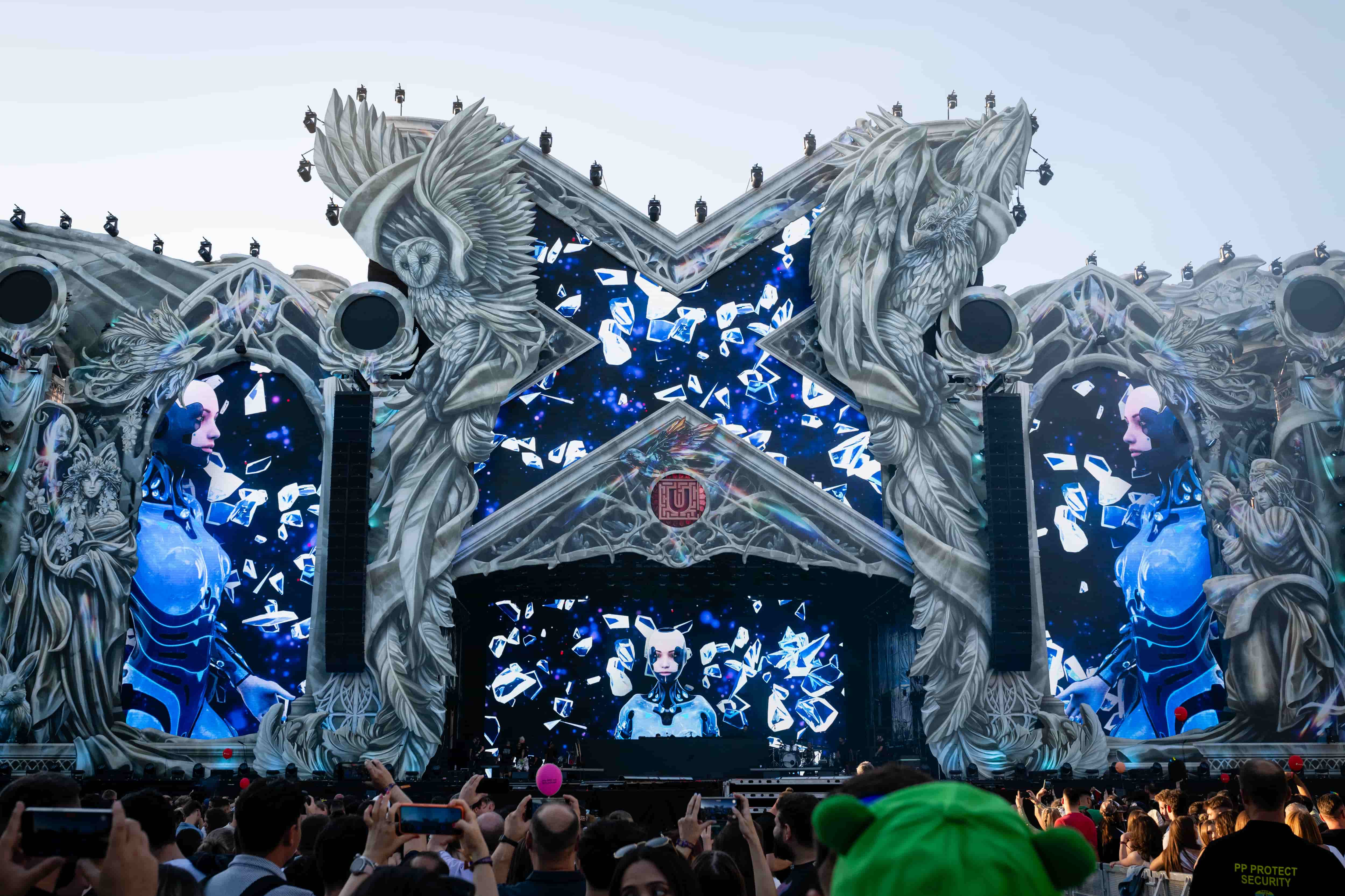 Main stage visuals for Bitget at UNTOLD Festival by RenaiXance.