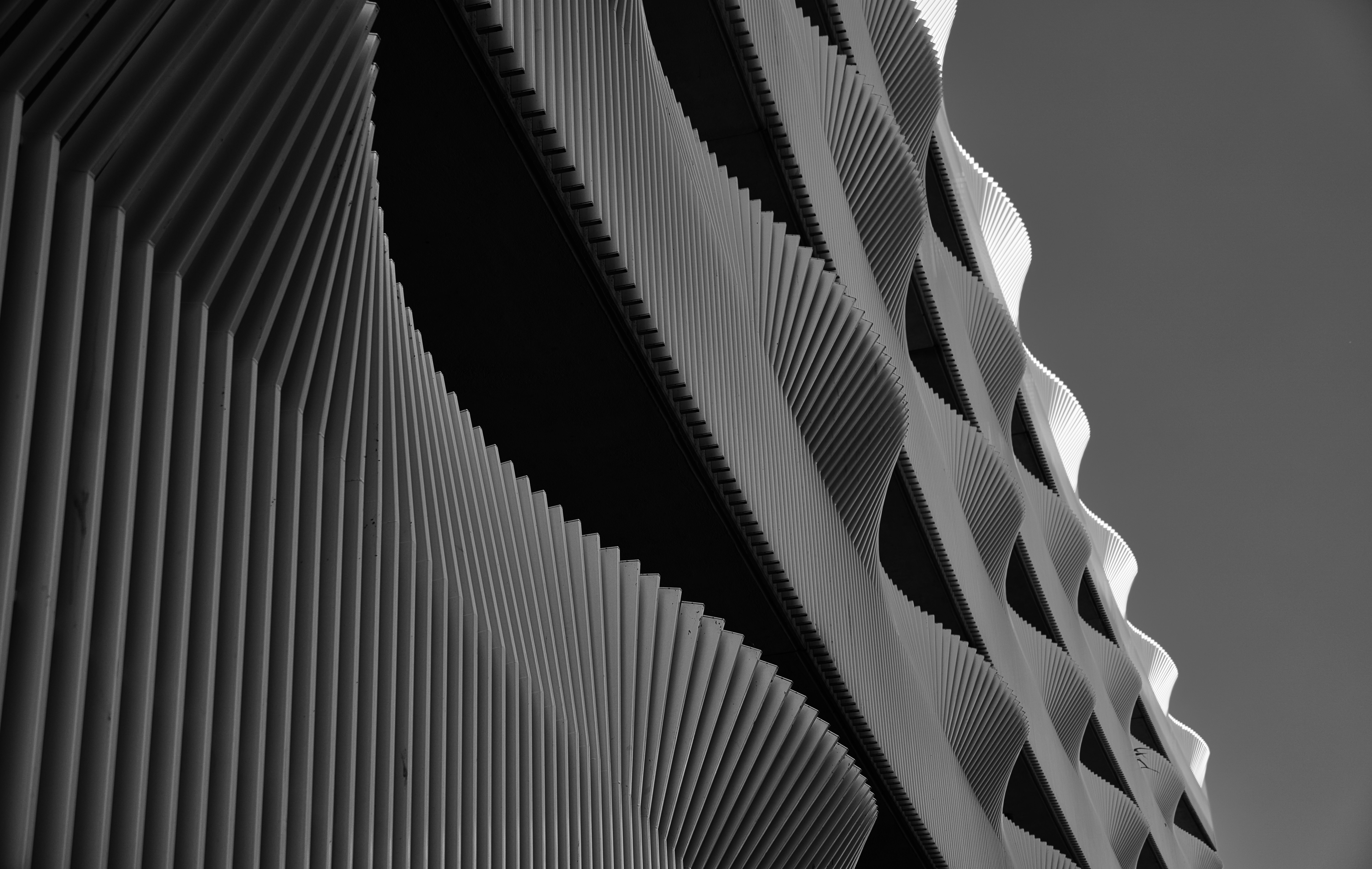 Wavy floor architecture image.