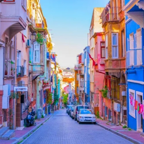 "Balat" ifadesi yabancı bir dilde olmadığından çeviri gerektirmemektedir. Balat, İstanbul, Türkiye'de bir ilçedir.
