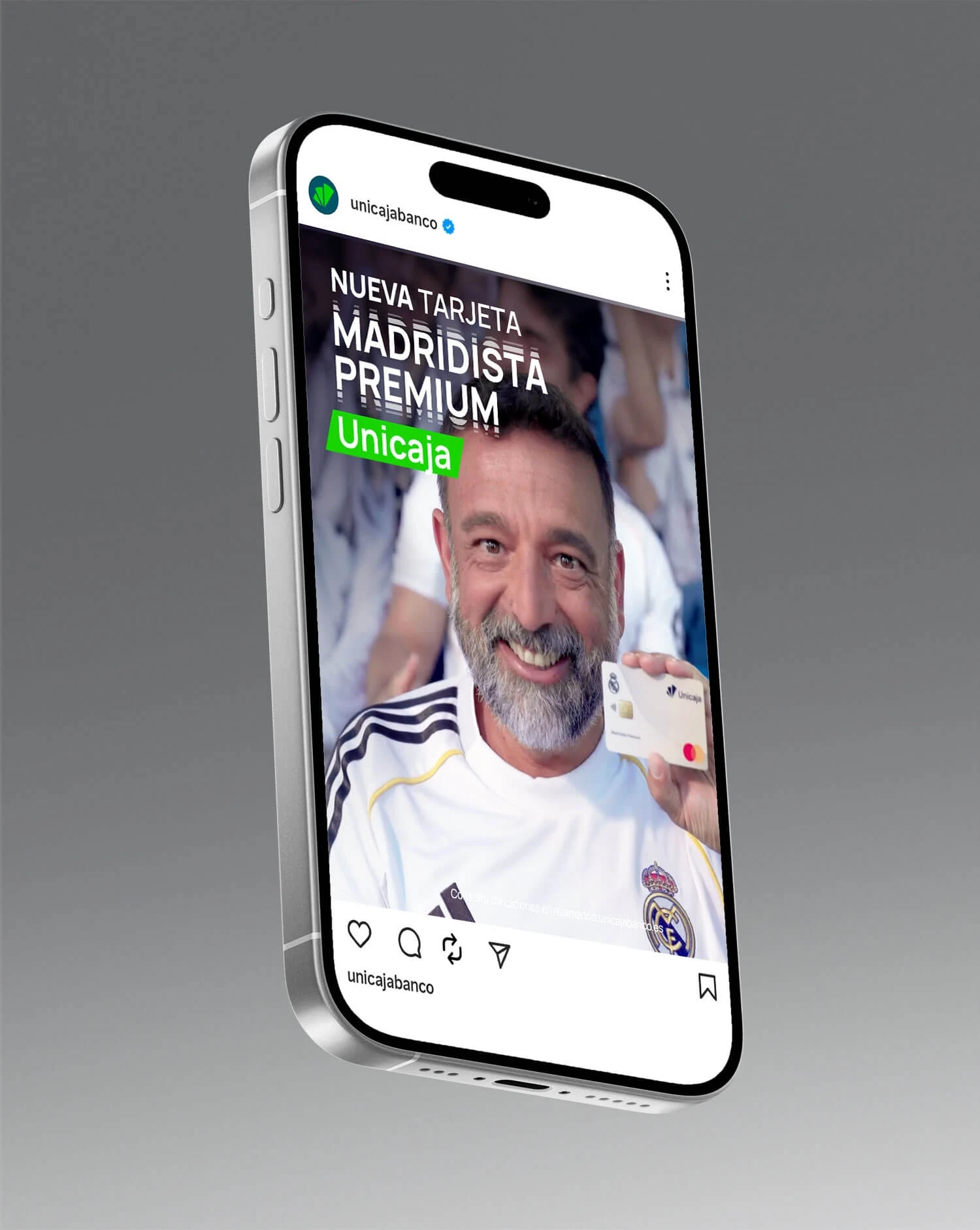 Mockup de smartphone con publicación de Instagram de Unicaja Banco promocionando la nueva Tarjeta Madridista Premium con un aficionado