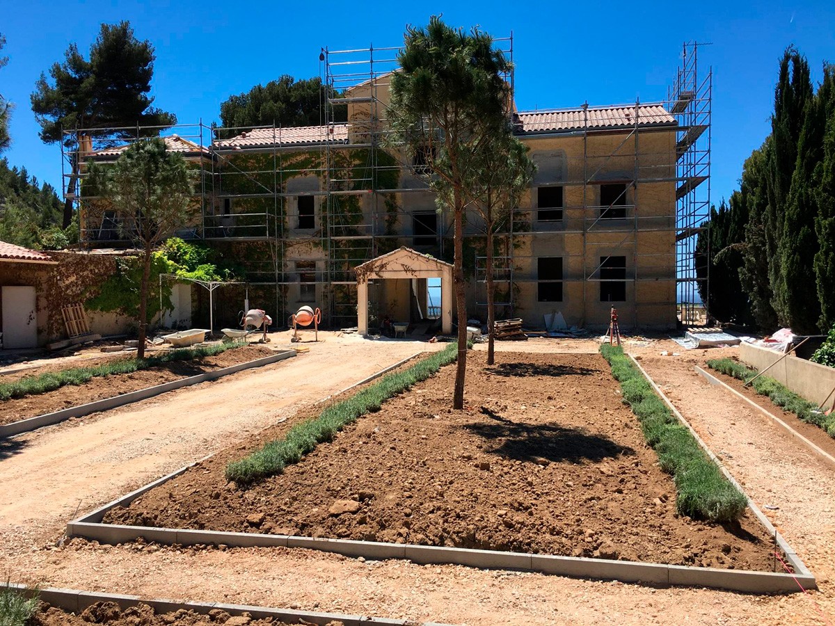 Villa sur la Côte d'Azur en cours de rénovation par Batiglobal
