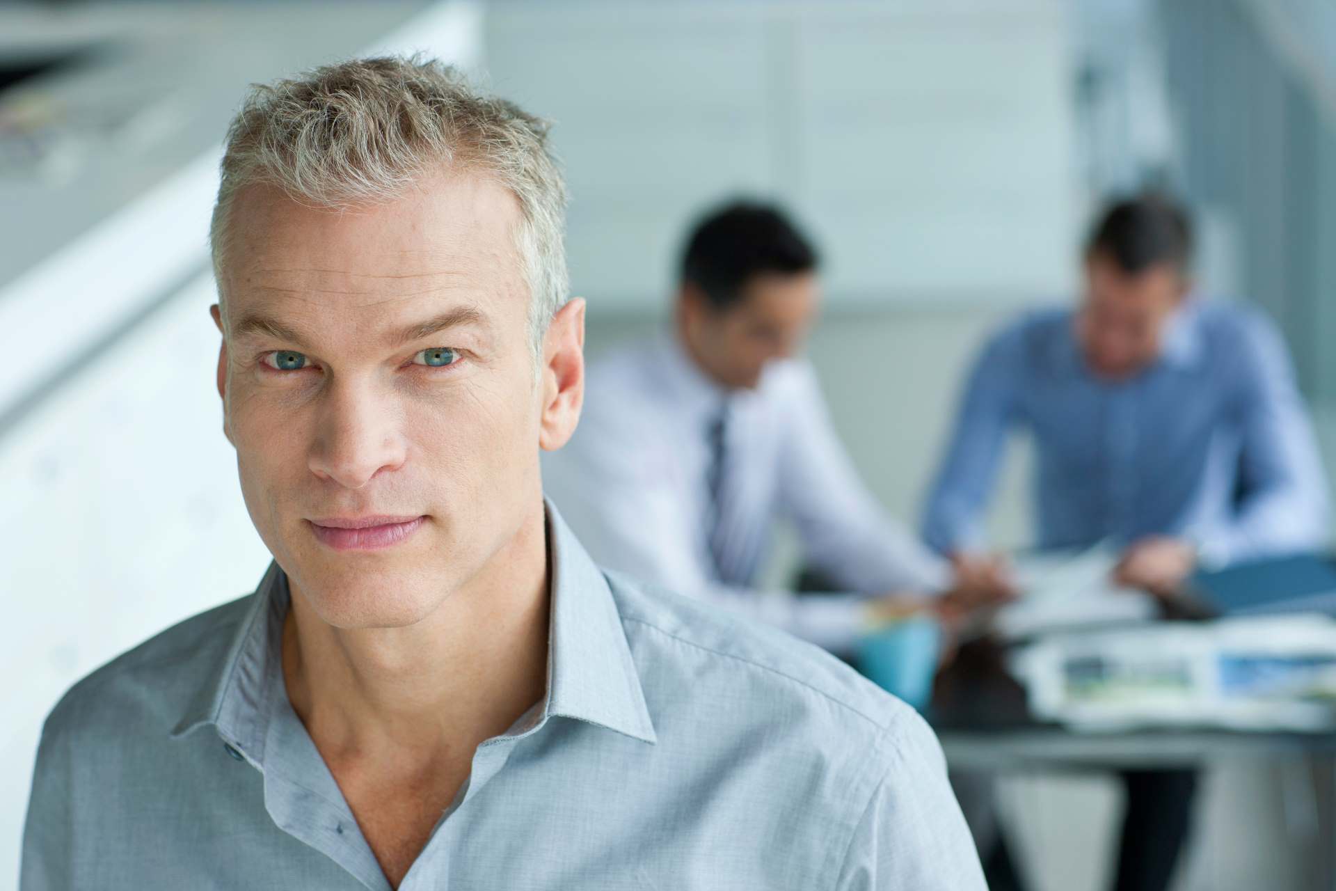 Como descobrir empresas ligadas a uma pessoa