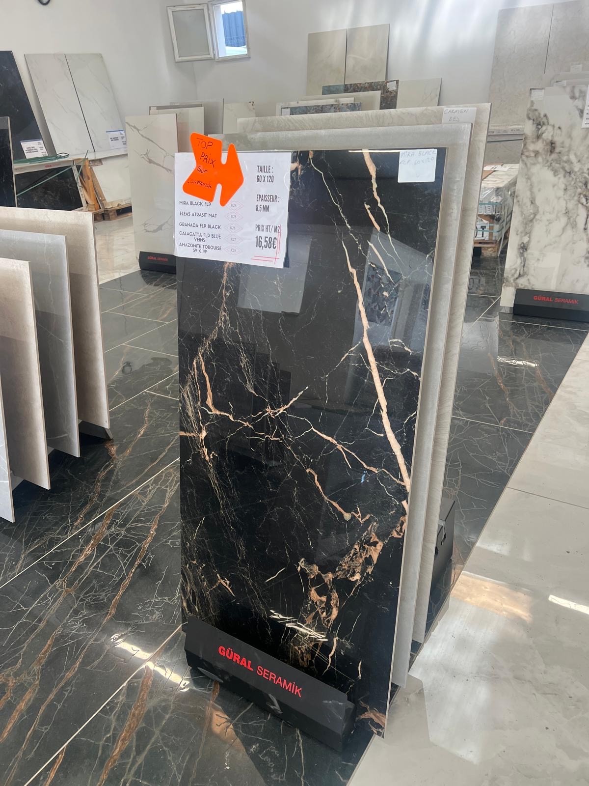 Carrelage noir style marbre