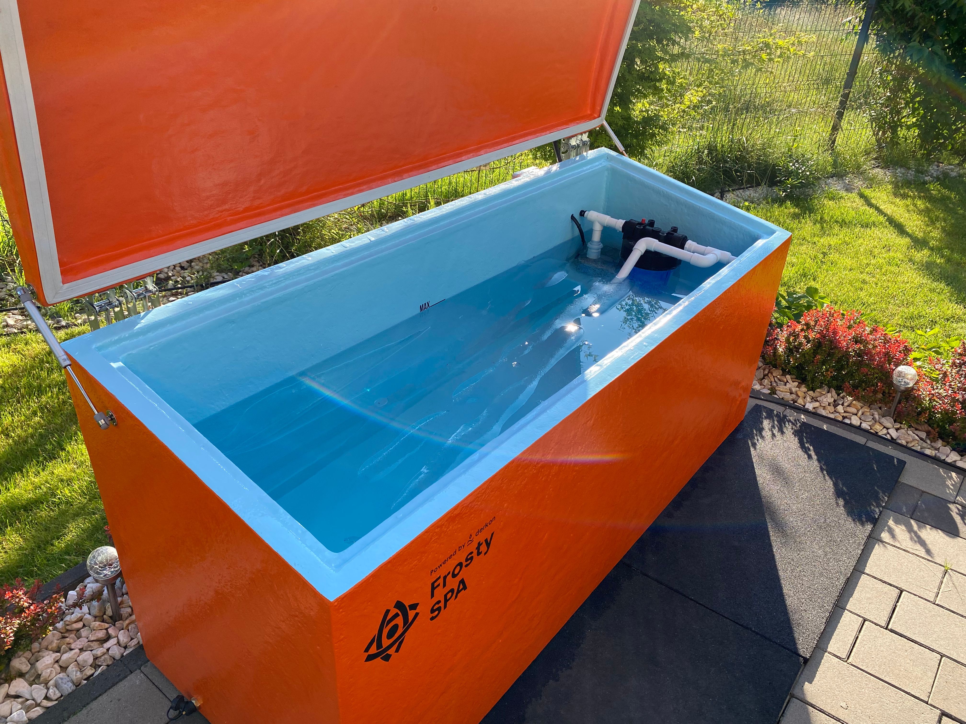 pomaranczowe frostyspa wanna do morsowania