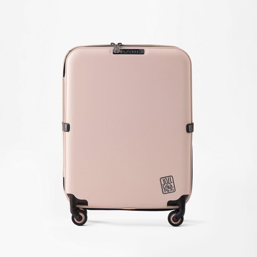 3D bag design involves creating digital models that combine style, functionality, and practicality. This process allows for detailed visualization of the bag's structure, materials, and features, ensuring a sleek and functional design ready for production.