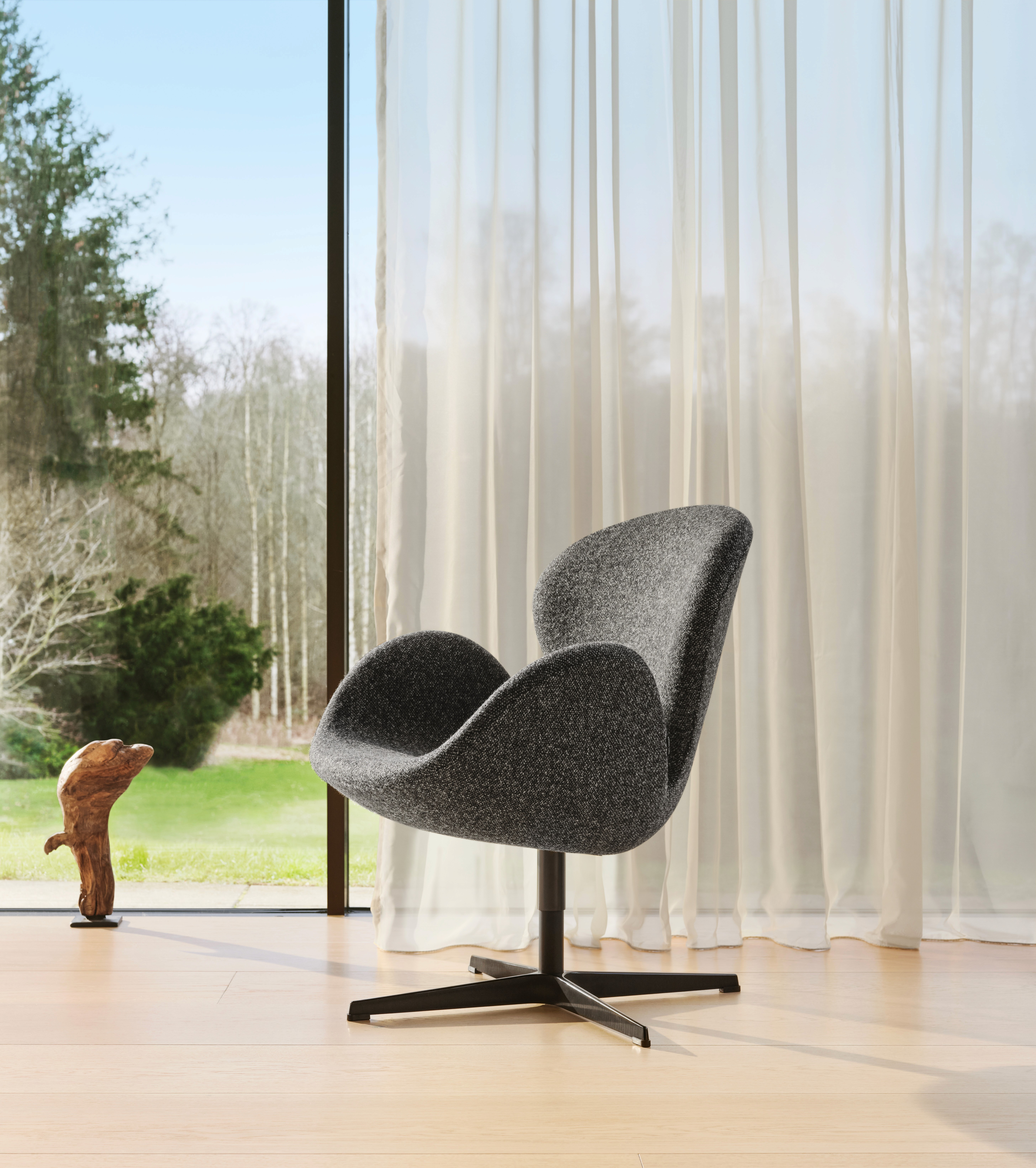 Fritz Hansen Swan fauteuil zijkant 