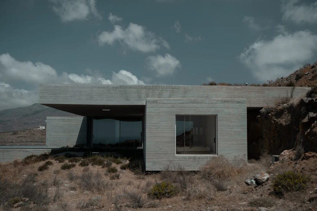 The Lap Pool House set into the hillside, by Aristides Dallas Architects, photographed by TERAMOK