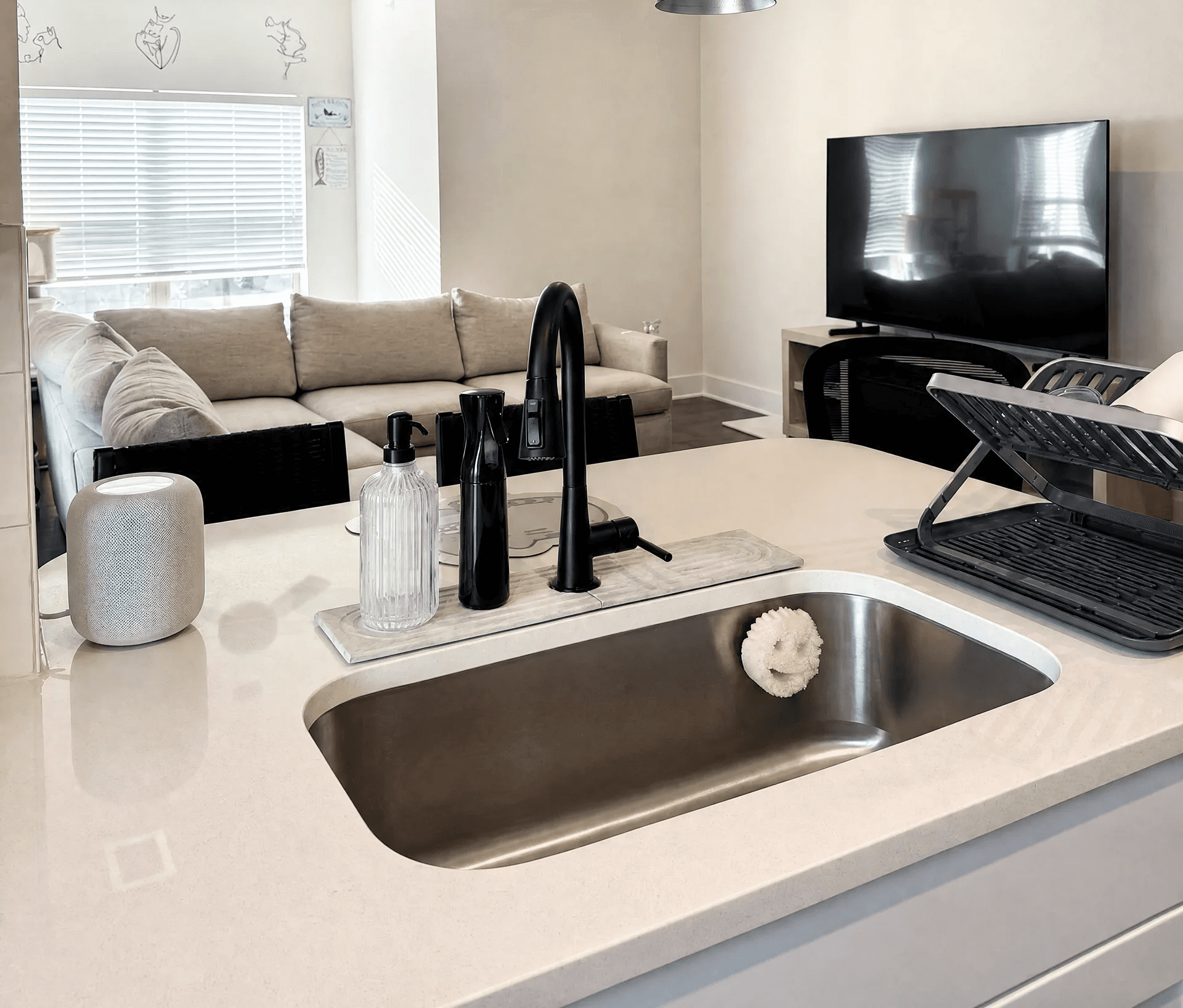 Spotlessly clean kitchen in a Milwaukee north shore home after Simple Scrub standard cleaning