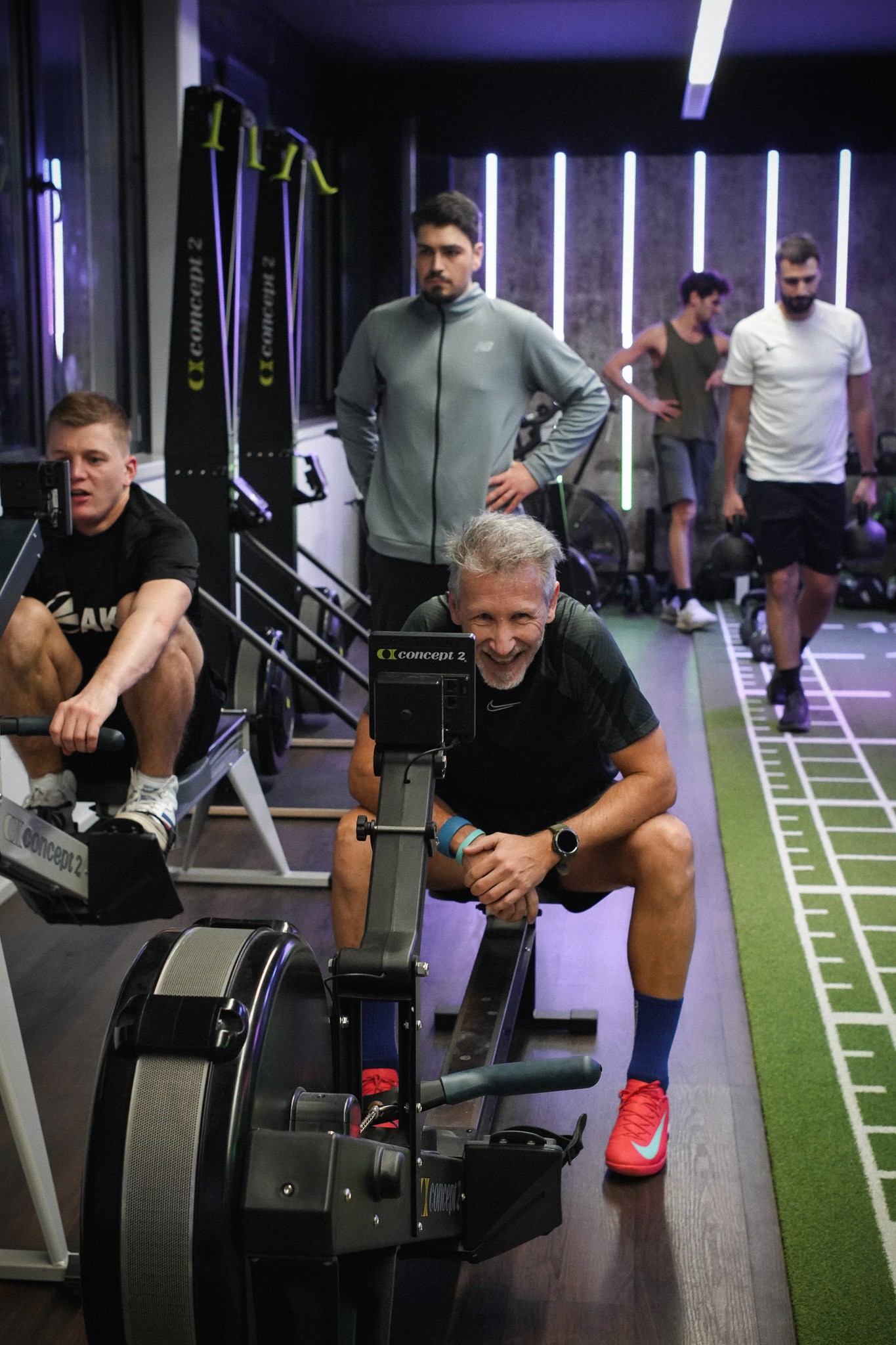 Sportler nach intensivem HYROX-Workout im Gym Buchs