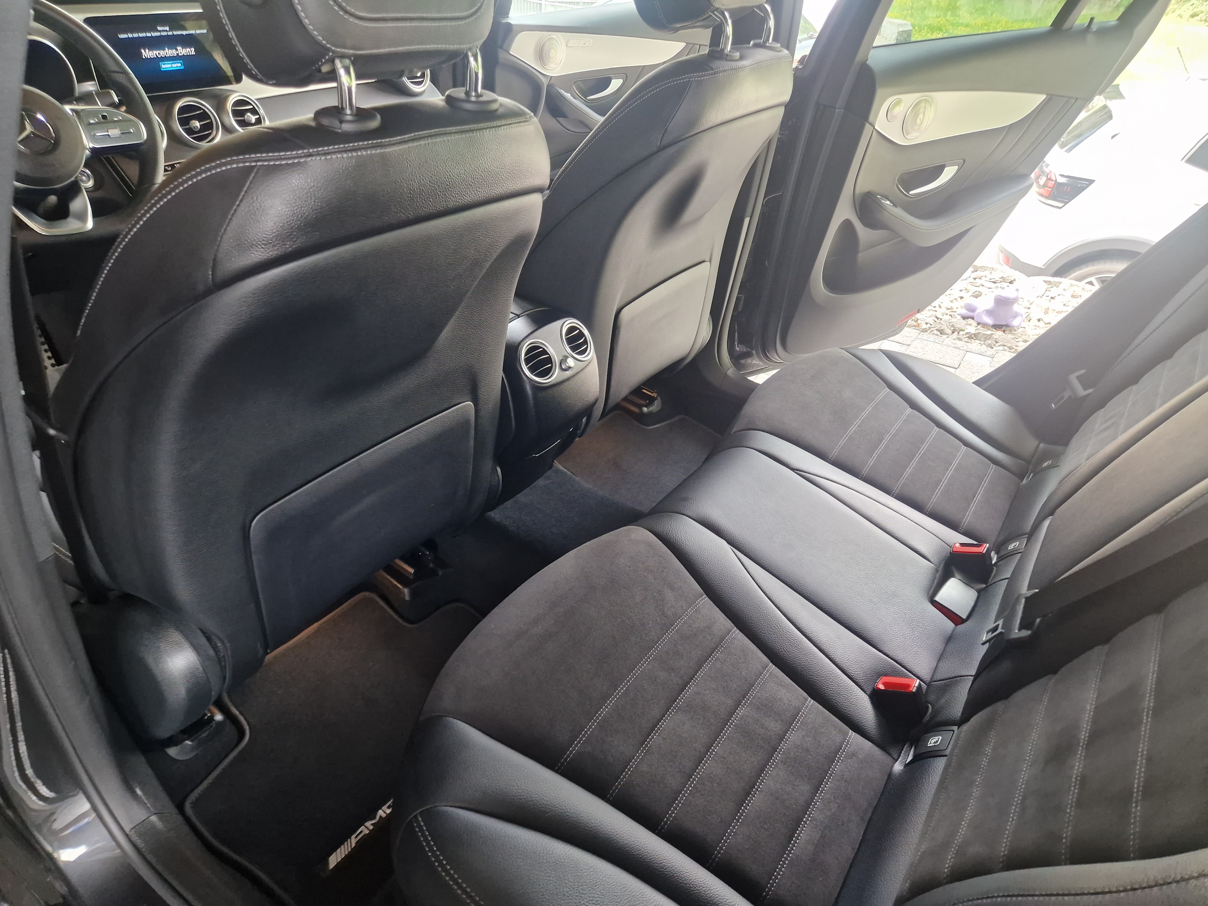 Erbrochenes im Auto fachgerecht entfernen lassen in Zürich