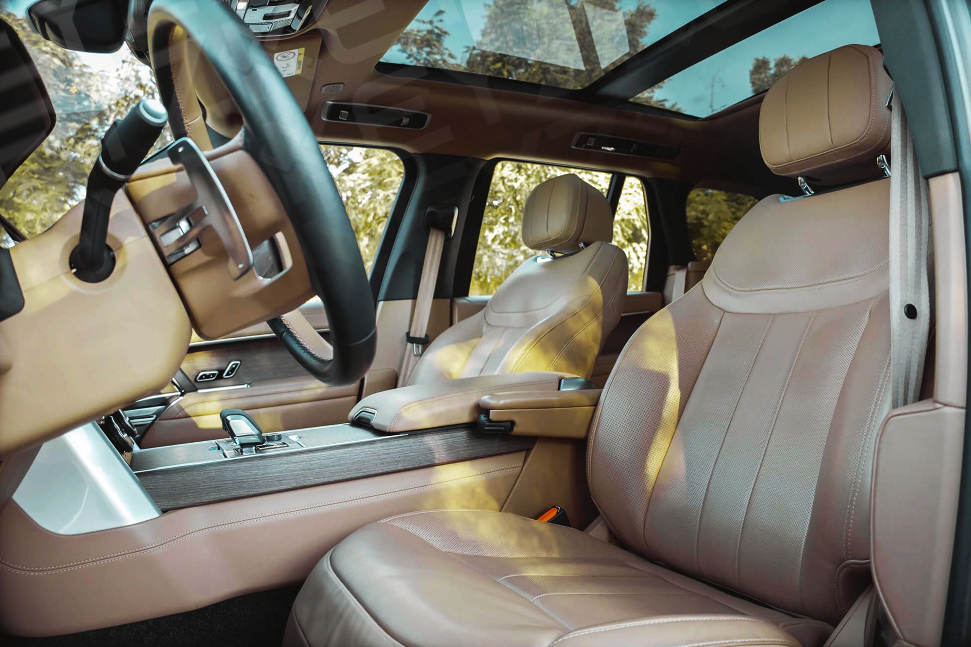 Vue interieur sièges Range Rover HSE Vert – Location SUV à Dubaï | Keyz Rent