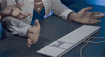 GIF animé de joueurs réagissant avec enthousiasme à l'expérience PopCorn Garage lors d'une soirée d'entreprise