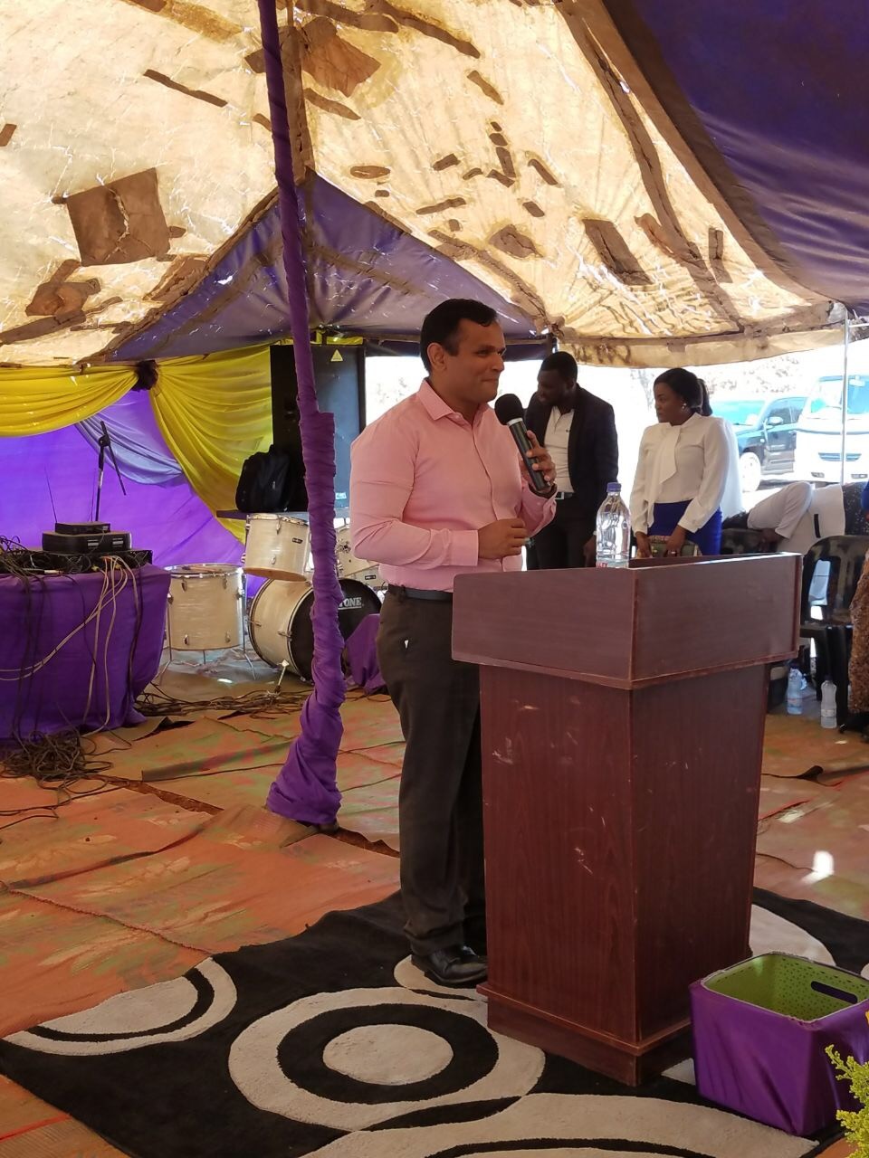 children lifting hands