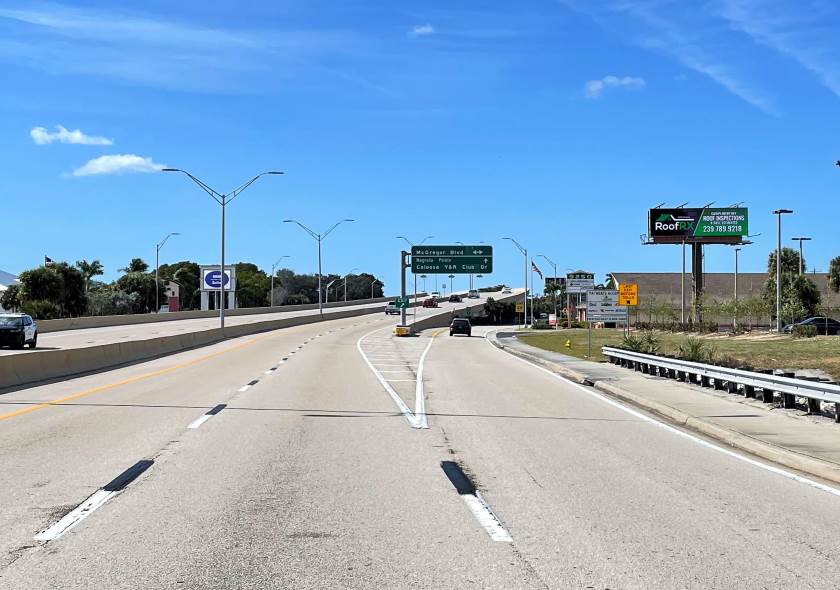 com.lamar:064.026503 — digital billboard in Fort Myers