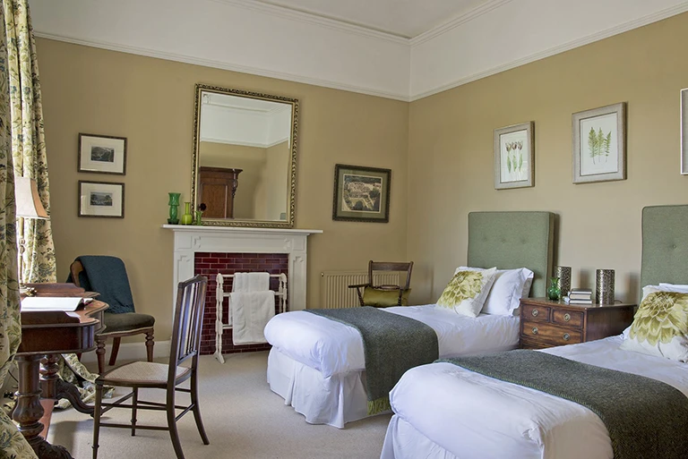 Hartingtons Heritage Tours hotel, Darley House, Twin single bedrooms