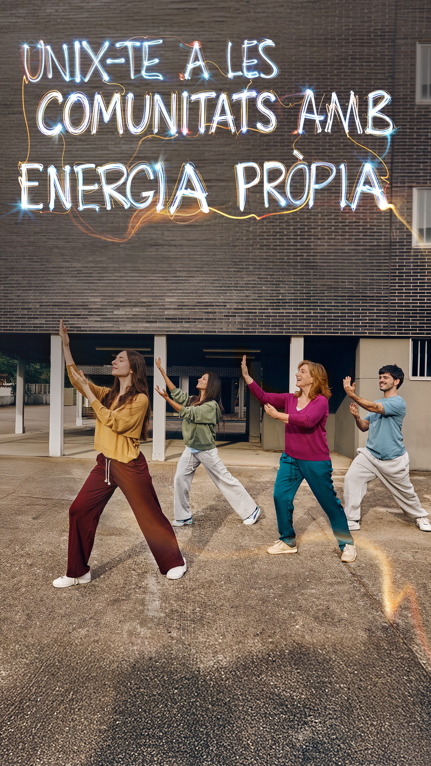 grupo de personas haiendo ejercicios exterior