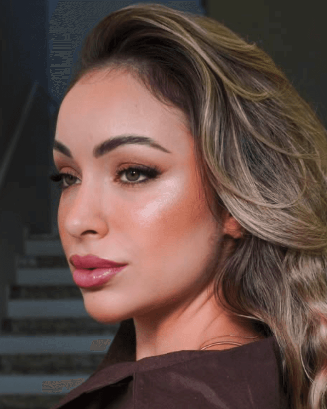 Beautiful woman smiling at the camera