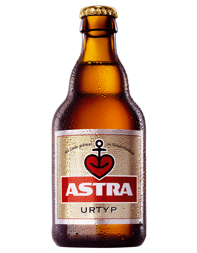 Bierflasche mit neuem Astra Etikettendesign mit Herzanker-Logo – modernes Marken-Redesign gestaltet von Design for Human Nature in und für Hamburg.