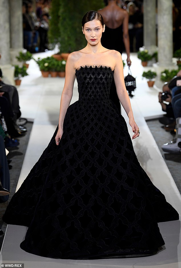 Oscar de la Renta: SS19 Runway