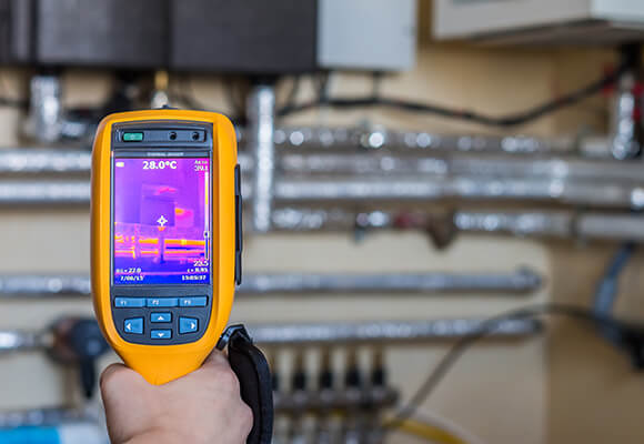 Industrielle Thermografie mit einer Wärmebildkamera zur Fehlerdiagnose an elektrischen Anlagen durch Franke + Pahl – Teil der rechtssicheren DGUV V3 Prüfung