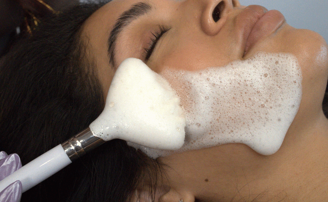 Oxygen Facial pair with hydrafacial