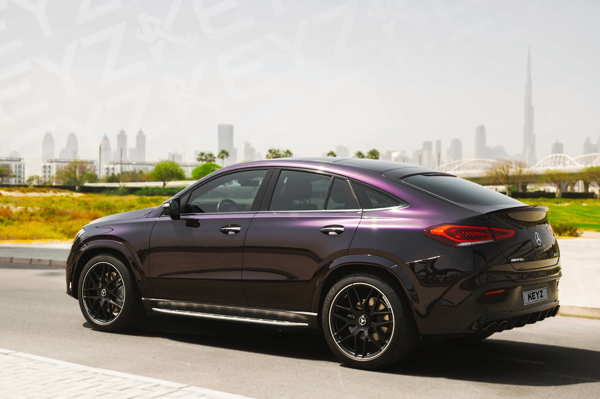 Vue extérieure arrière Mercedes GLE 53 AMG Coupé Violet – Location SUV à Dubaï | Keyz Rent