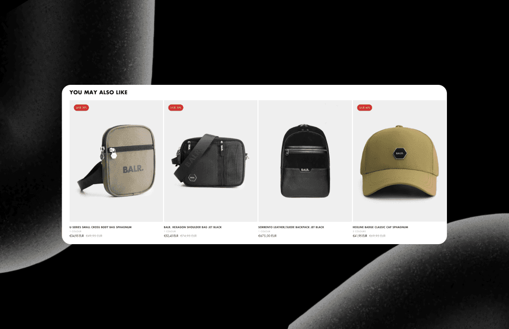 Personalisierte Produktreihe You may also like mit Taschen und einer Cap von BALR. in einem Webshop