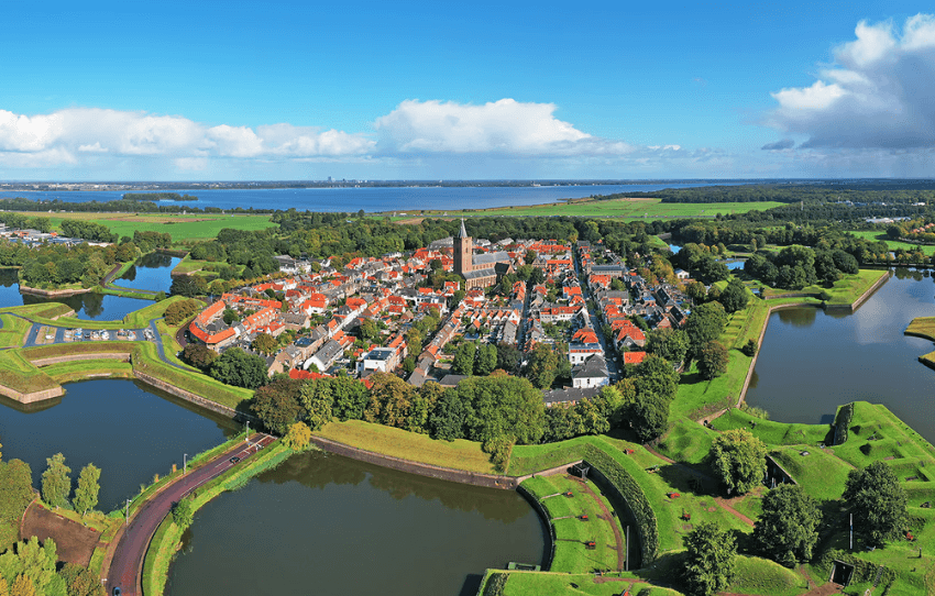 Charly Cares takes over Het Gooi
