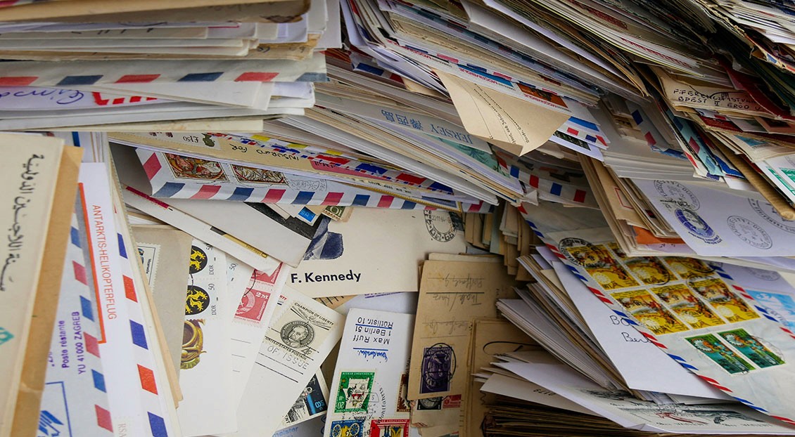 Addressing parcels to France
