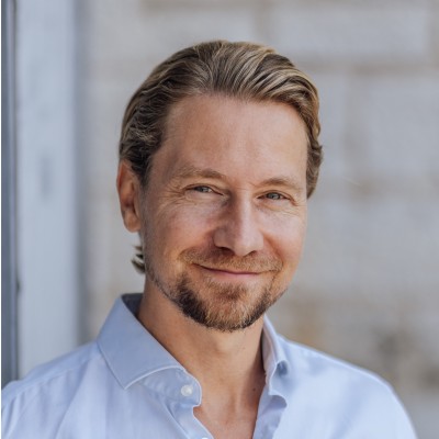 Professionelles Gründerporträt für Lunave Venture Studio